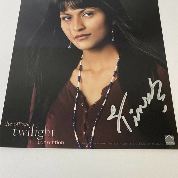 Official Twilight Convention Emily Young Signed Photo Picture 8 x 10 Tinsel - Picture 5 of 7